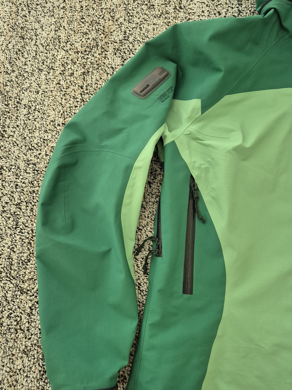 Arc'teryx Women's Two-Tone Green Waterproof Hooded Jacket - Picture 4 of 10